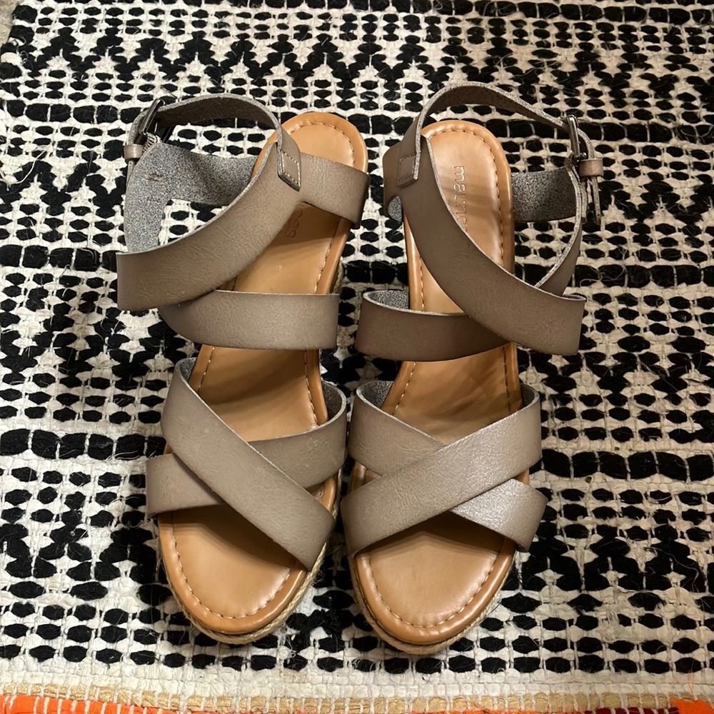 Maurices Jaden Taupe Faux Leather Buckle Strappy Corkscrew Wedge Size 8
